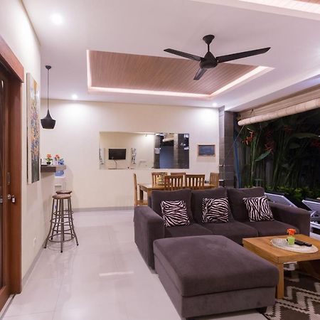 Villa Hitam Putih Legian Bali Seminyak  Ngoại thất bức ảnh