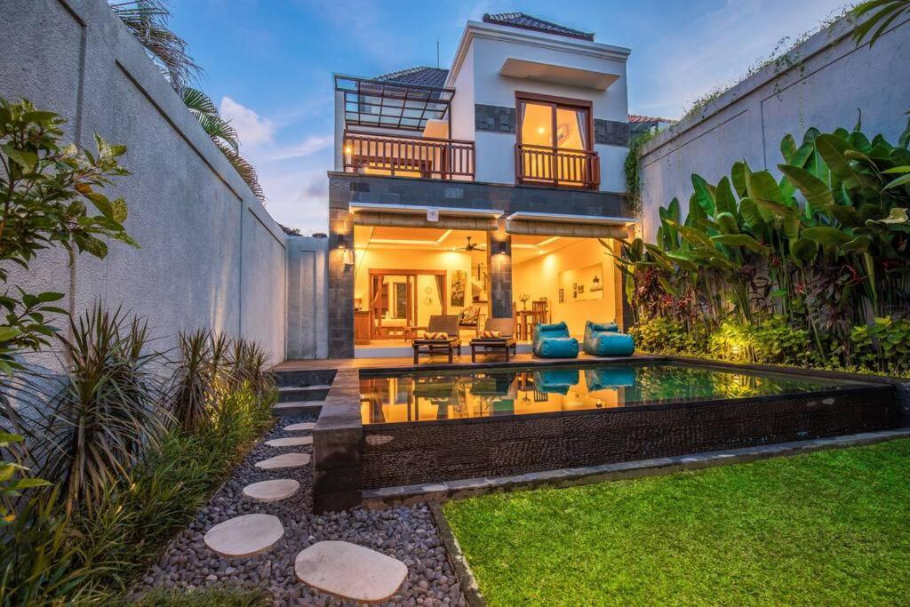 Villa Hitam Putih Legian Bali Seminyak  Ngoại thất bức ảnh