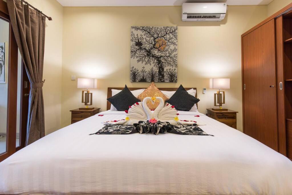 Villa Hitam Putih Legian Bali Seminyak  Ngoại thất bức ảnh