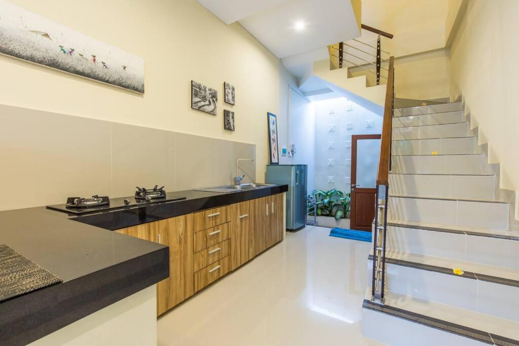 Villa Hitam Putih Legian Bali Seminyak  Ngoại thất bức ảnh
