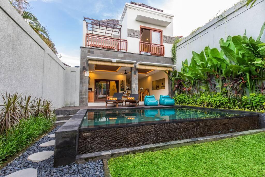 Villa Hitam Putih Legian Bali Seminyak  Ngoại thất bức ảnh