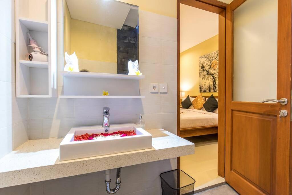 Villa Hitam Putih Legian Bali Seminyak  Ngoại thất bức ảnh